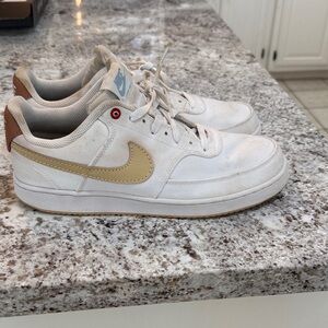 Nike Mens White Sneakers with Gold Swoosh Size 10.5 w/ orthotics